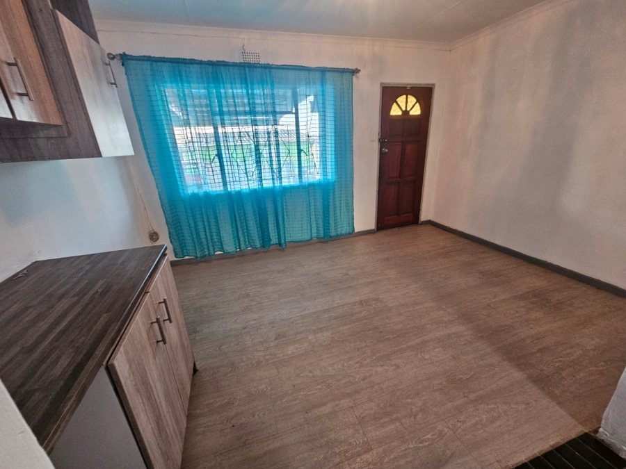 To Let 2 Bedroom Property for Rent in Uitsig Western Cape